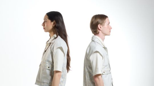 Oficiálny odev zamestnancov pavilónu Európskej...