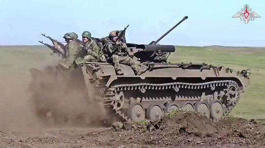 ONLINE: EÚ chce dodať Kyjevu dva milióny granátov, zatiaľ má dve tretiny. Pre Moskvu má sankcie