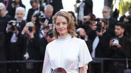 Herečka Jodie Foster v kreácii Loewe. 