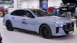 BMW i7 - prototyp s batériami solid-state 2025