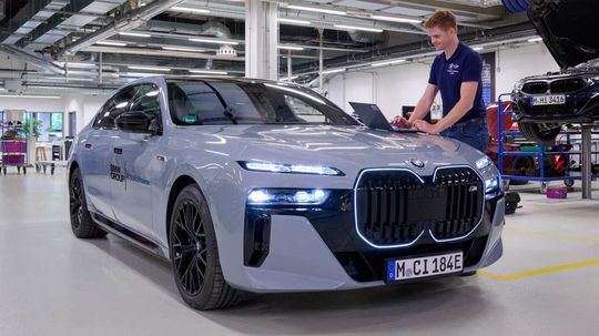 BMW i7 - prototyp s batériami solid-state 2025