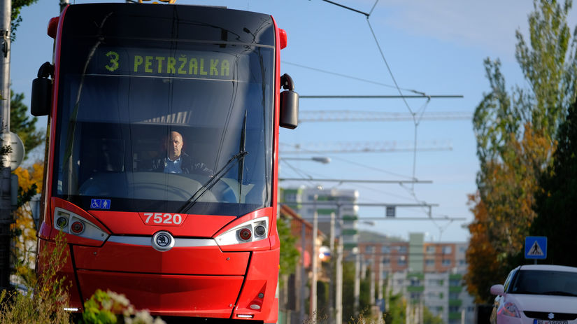 Električka z Petržalky do Rače