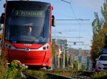 Električka z Petržalky do Rače