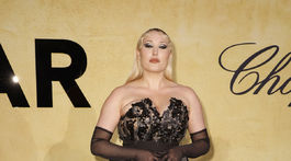 Hayley Hasselhoff pózuje fotografom v Cannes. 