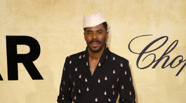 Herec Colman Domingo v kreácii Valentino. 