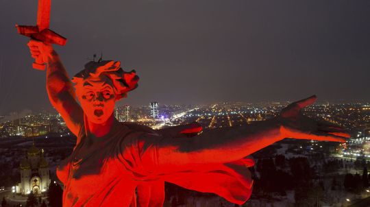 Záhadná smrť profesora z poprednej Putinovej univerzity: Jeho telo našli v hlave ikonickej sochy