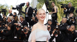 Elle Fanning v kreácii Chanel