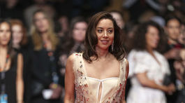 Herečka Aubrey Plaza v kreácii Miu Miu. 