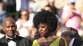 Herečka Viola Davis v kreácii Gucci. 