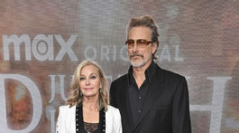 Herec John Corbett prišiel aj s manželkou Bo Derek.
