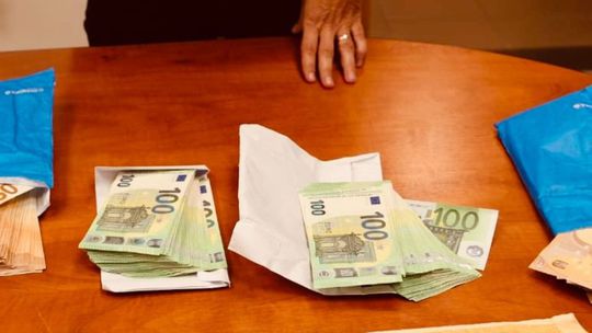 Akcia Starosta: Polícia obvinila starostu obce z korupcie, zadržala ho priamo pri preberaní desaťtisícov eur