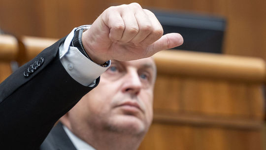 Žiadať za informácie poplatky je protiústavné, rozhodol súd o novele z dielne SNS