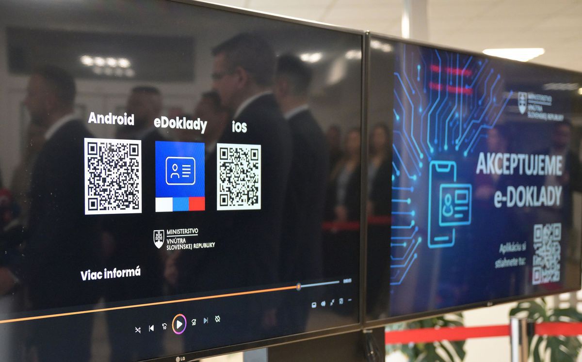 Veľkoplošné obrazovky počas spustenia do...