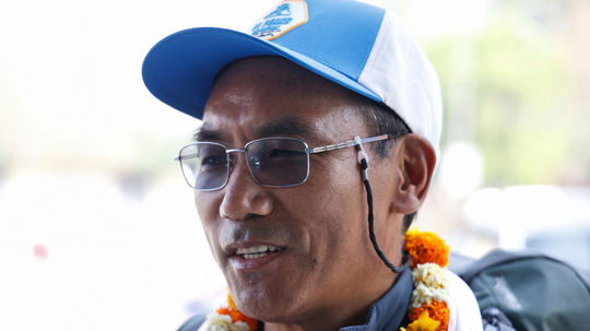 Šerpa Kami Rita zlepšil 31. výstupom na Mount Everest svoj vlastný rekord