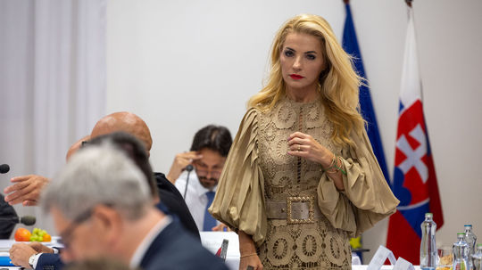 Ministerstvo ustupuje od svojho zámeru zabezpečiť rezortné vozidlo pre Šimkovičovú