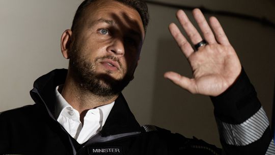 Prokuratúra prikázala ďalej vyšetrovať cestu ministra vnútra Šutaja Eštoka do Abú Dhabí