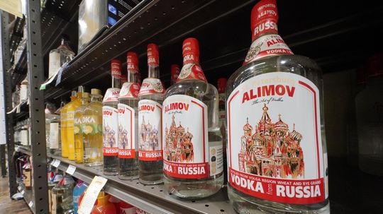 Strach o samohonku. Predaj destilátorov stúpol o tretinu, Rusi sa boja zákazu