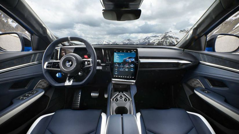 Interiér je jednoznačne športový. Nechýba...