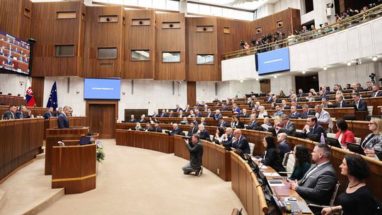 Prezident Peter Pellegrini vystupuje so správou...