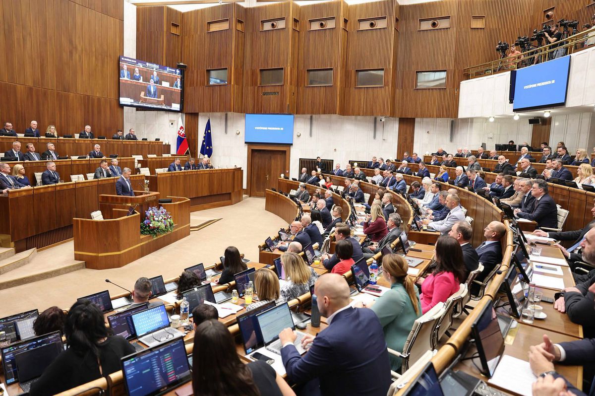 Prezident Peter Pellegrini vystupuje so správou...