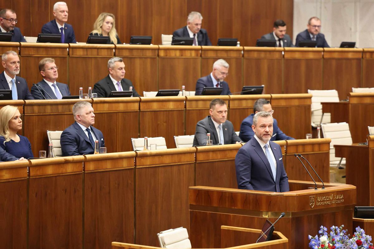Prezident Peter Pellegrini vystupuje so správou...