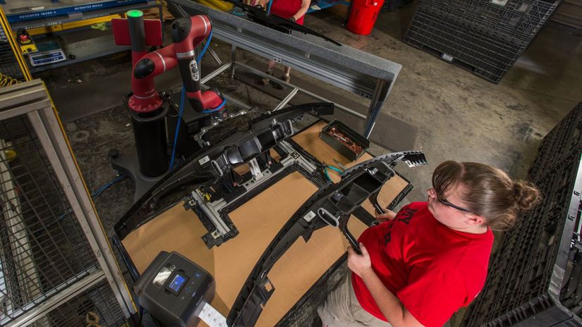 Kolaboratívne roboty, ako napríklad ten na...