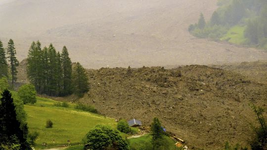 Katastrofa v Alpách sa nekončí: Obec Blatten zmizla pod ľadom, hrozí ničivá prílivová vlna
