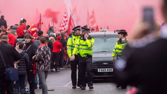 Zranil takmer 80 ľudí. Muža, ktorý autom vrazil do fanúšikov FC Liverpool obvinili