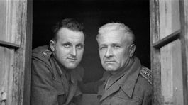 Ludvík Svoboda (vpravo) s Bohumírom Lomským...