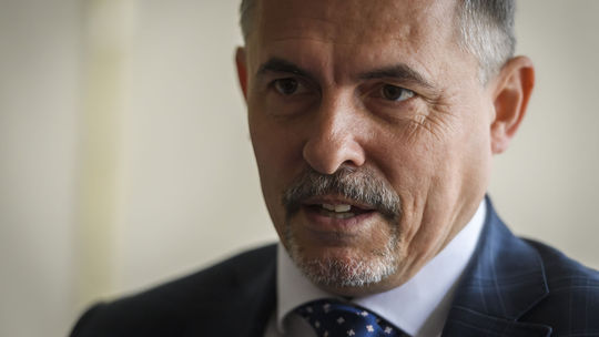 Machala v sprievode kukláčov prišiel do múzea v Levoči a zobral bustu Donatella. Nie je jasné, kam ju odniesol