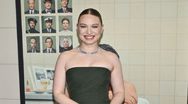 Herečka Mia Threapleton na premiére filmu The...