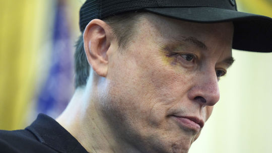 Forbes: Majetok šéfa Tesly Elona Muska prekročil 700 miliárd USD