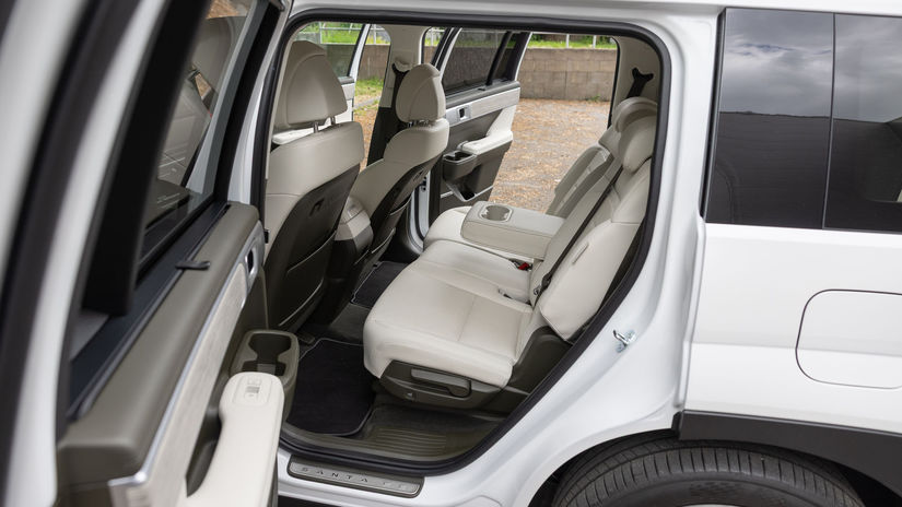 Aj druhý rad sedadiel ponúka mimoriadne veľa...