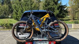 Hyundai Ioniq 5 s nosičom na bicykle je...