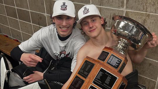 Sezóna, na ktorú nezabudne. Slovenský mladík so slávnym menom vyhral malý Stanley Cup, pred draftom ho čakajú na kempe