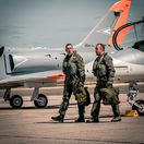 Maďarskí piloti pri lietadle L-39