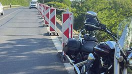 Úsek pri Brodskom, kde sa na železničnú trať...