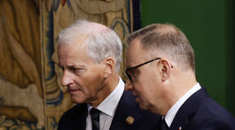 Zľava nórsky premiér Jonas Gahr Störe a poľský...