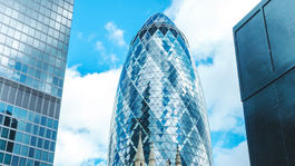 K najznámejším stavbám Normana Fostera patrí...