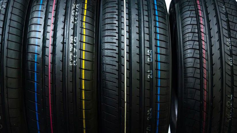 Čo znamenajú tajomné farebné pásiky na pneumatikách? Ani my sme nevedeli - Poradňa - Auto - Pravda