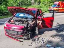 zrážka, nabúrane osobné auto, dopravná nehoda