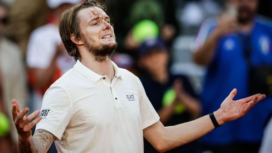 Rusi by mu vraj nikdy poriadnu šancu nedali. V Paríži žiari hráč, nad ktorým jeho slovenský rovesník nechápavo krúti hlavou