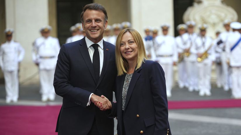 Macron Meloniová