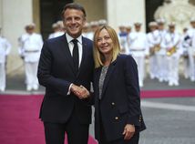Macron Meloniová
