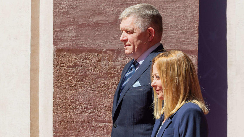 Premiér Robert Fico (Smer) na oficiálnej...