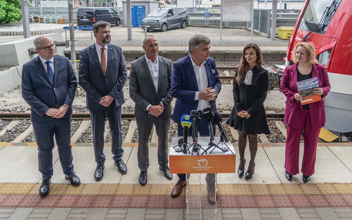 Zľava Karol Henzély ZSSK, Peter Helexa ZSSK,...