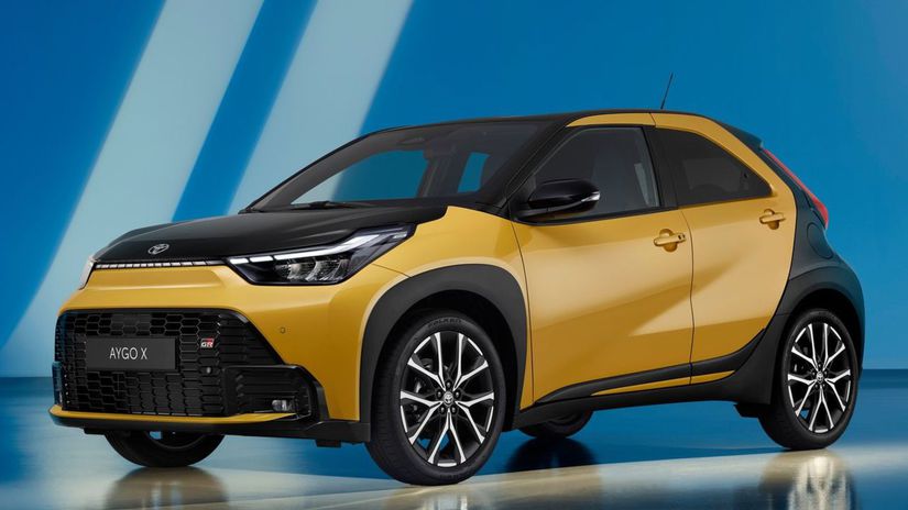 Toyota stále verí spaľovacím motorom, a najmä...