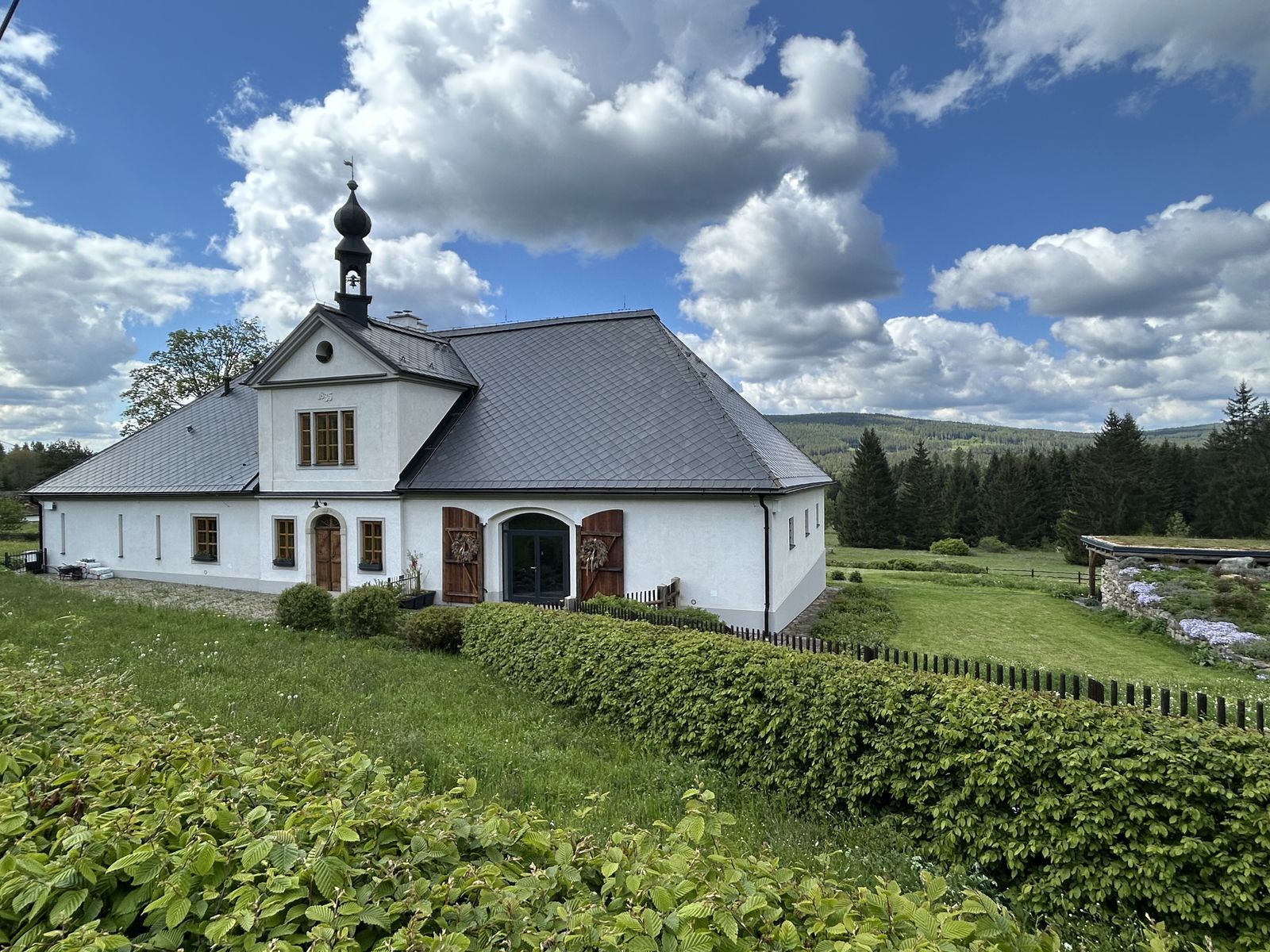 Galériou skla na Milovskej huti sprevádza umelá...