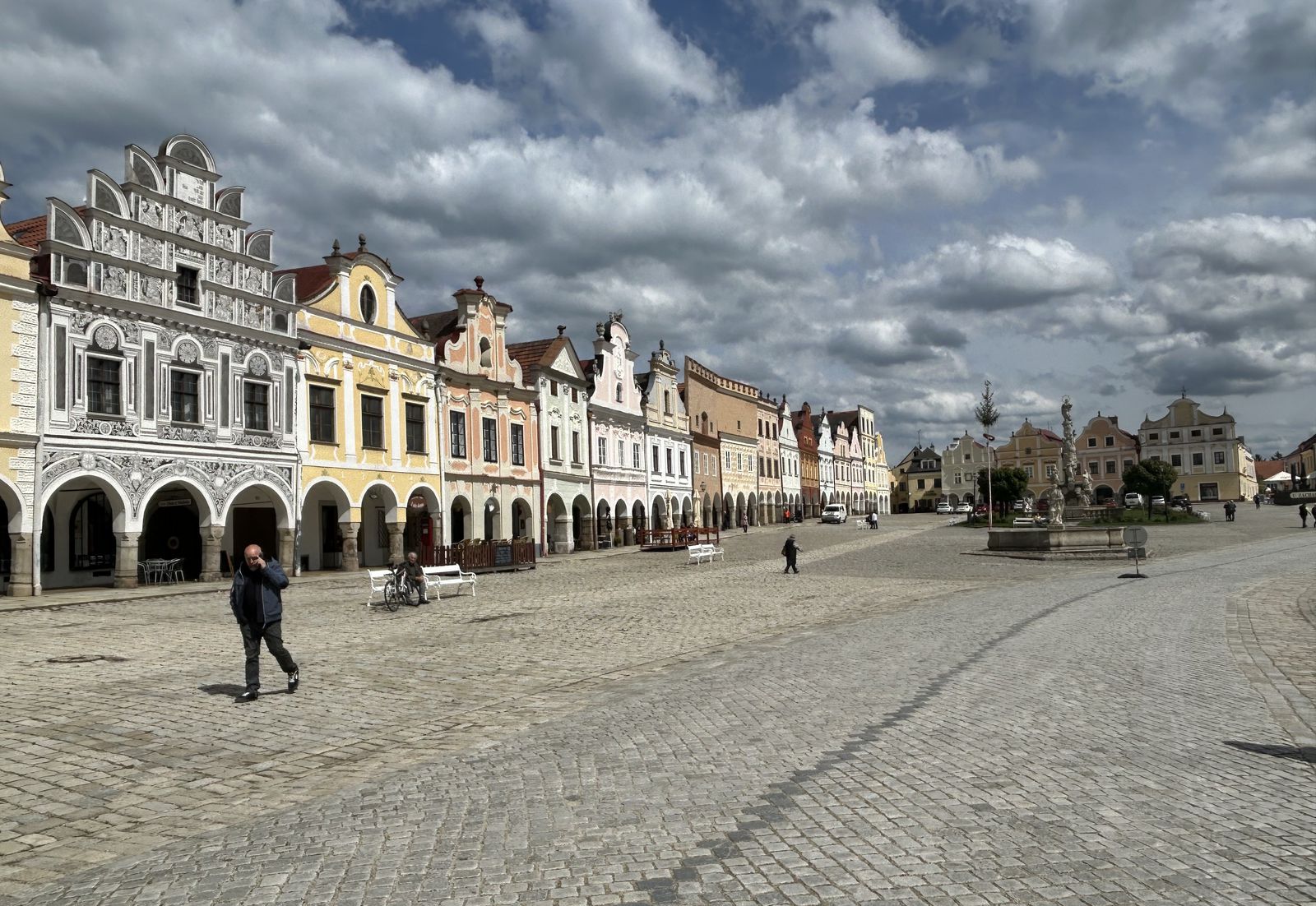 Námestie Zachariáša z Hradce v meste Telč je na...