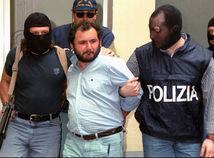 Zabil stovku ľudí, začal však spolupracovať. Mafiánske „Prasa“ je na slobode